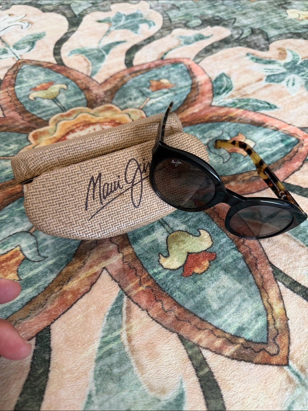 Maui Jim Jasmine tortoise shell sunglasses with case & cloth cleaner. - Picture 4 of 9